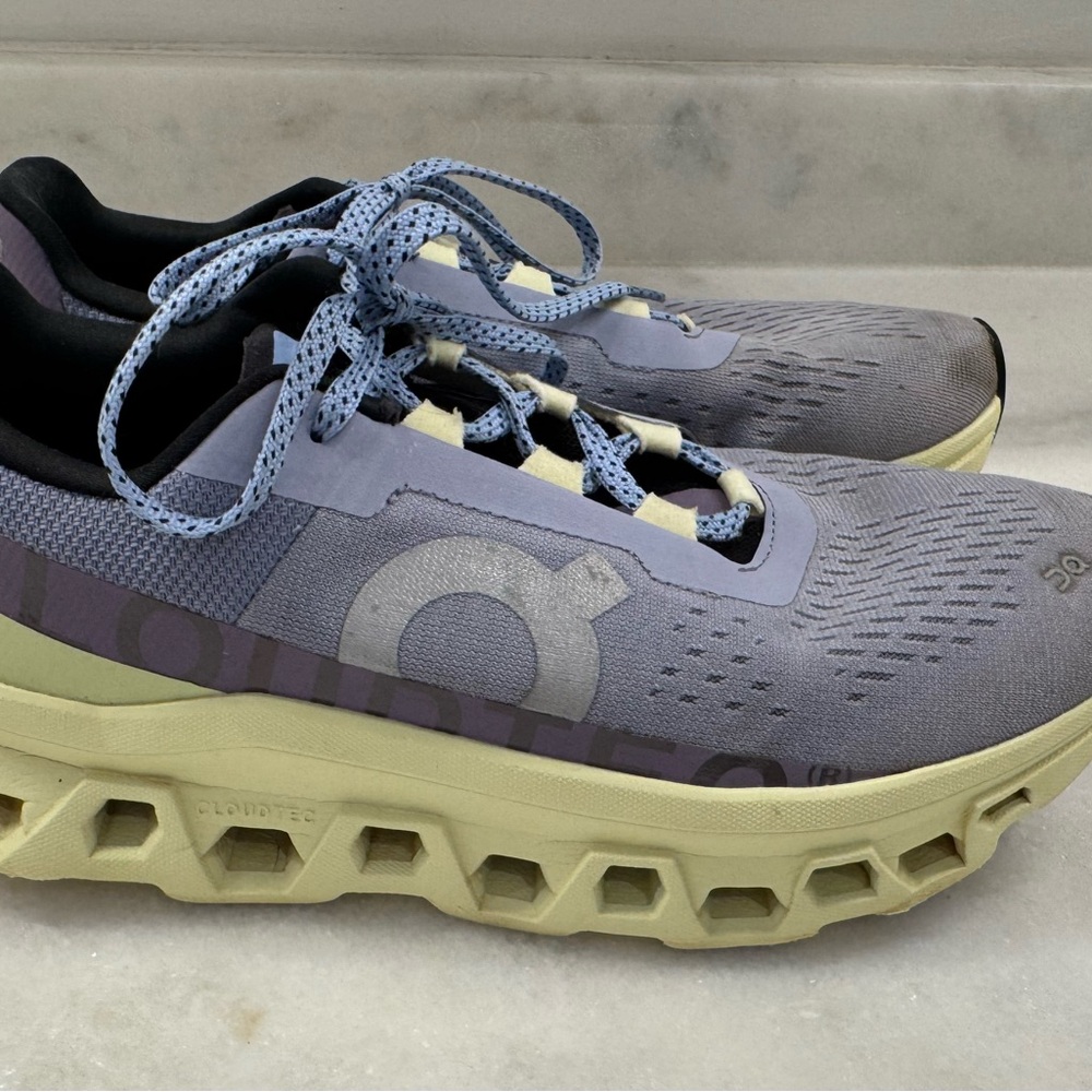 On Cloudmonster Women’s running shoes Nimbus/hay.